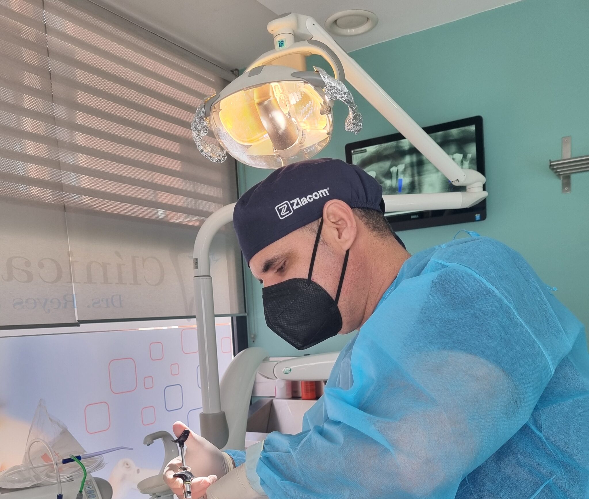 cirugía oral Gavà - Drs. Reyes y Borges